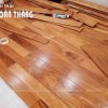Gỗ gõ đỏ Nam Phi có màu vàng sáng, xen kẽ chút vàng sẫm 
