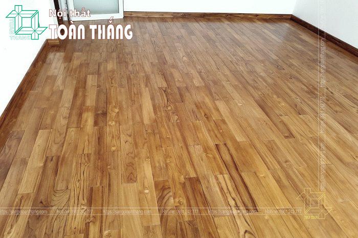 Sàn gỗ Teak kỹ thuật 900mm 2 Sàn gỗ Teak kỹ thuật có vân gỗ lớn mang lại nét đẹp hào phóng, mạnh mẽ