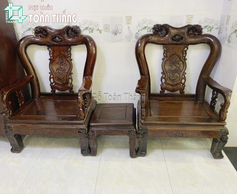 Sử dụng gỗ Chiu Liu cho chiếc bàn ghế phòng khách