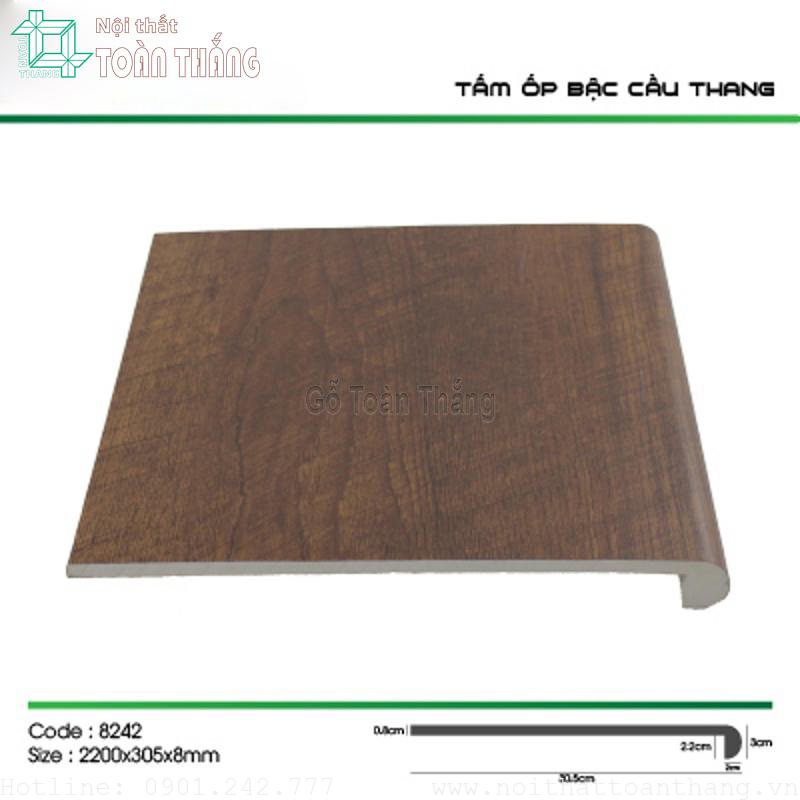 Bậc cầu thang nhựa giả gỗ BT-8242 1 Bậc cầu thang nhựa giả gỗ BT-8242