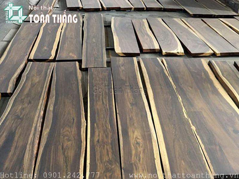 Sàn gỗ Muồng Đen được sản xuất từ cây Gỗ Muồng khai thác từ rừng trồng ở nước ta