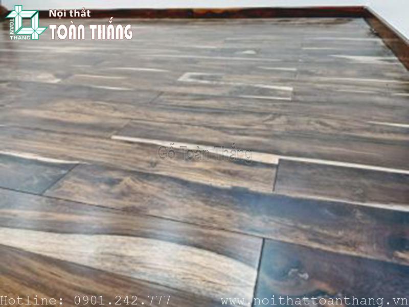 Sàn gỗ muồng đen cần chọn lọc kỹ trước khi sản xuất để tránh mối mọt