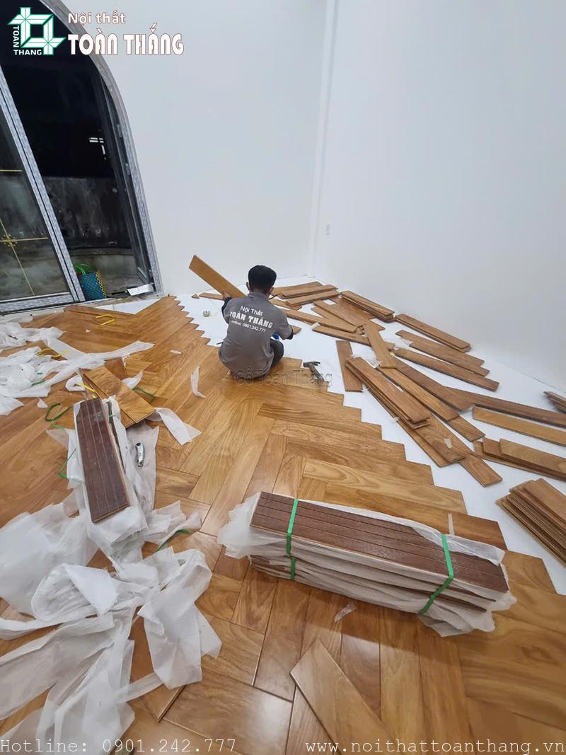 Sàn gỗ Gõ đỏ xương cá có độ đồng đều về màu sắc Sàn gỗ Gõ đỏ xương cá có độ đồng đều về màu sắc