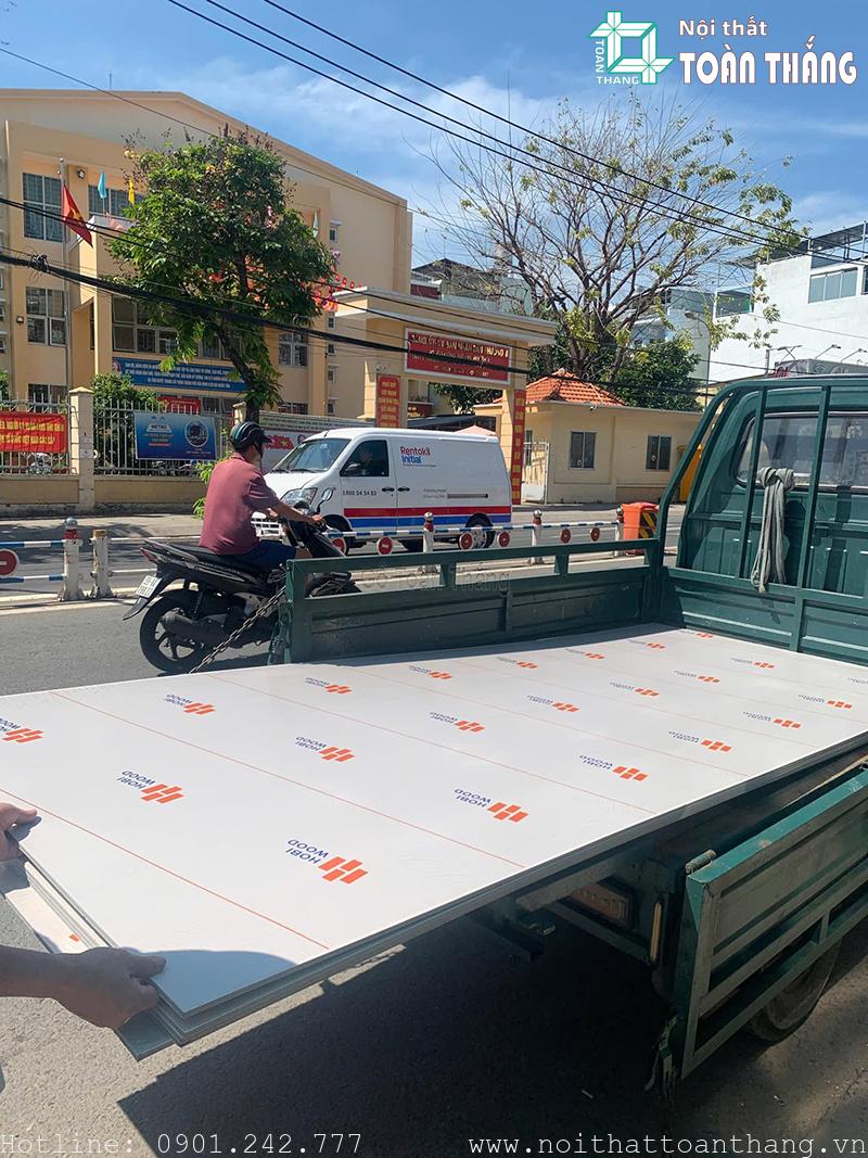 Nơi cung cấp và gia công Tấm ốp than tre có hèm khóa 9 Phủ bề mặt vân cho tấm Tấm ốp than tre