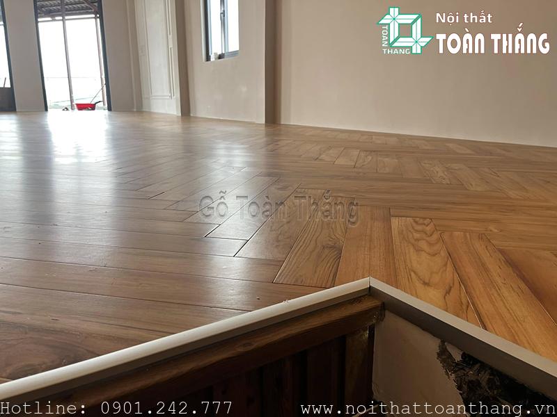 Nên sử dụng Sàn gỗ Teak lắp xương cá hạn chế trầy xước để đảm bảo tính sang trọng Nên sử dụng Sàn gỗ Teak lắp xương cá hạn chế trầy xước để đảm bảo tính sang trọng