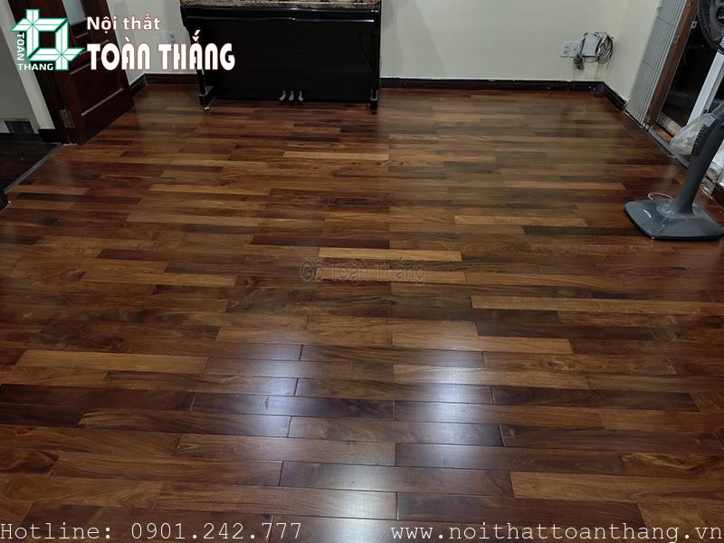 Sau khoảng 5 năm sử dụng, màu sắc của ván sàn gỗ Căm xe Lào sẽ có xu hướng xuống màu