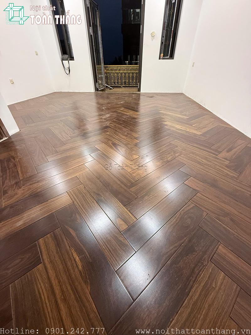 Sàn gỗ chiu Liu kỹ thuật ốp khu vực bếp