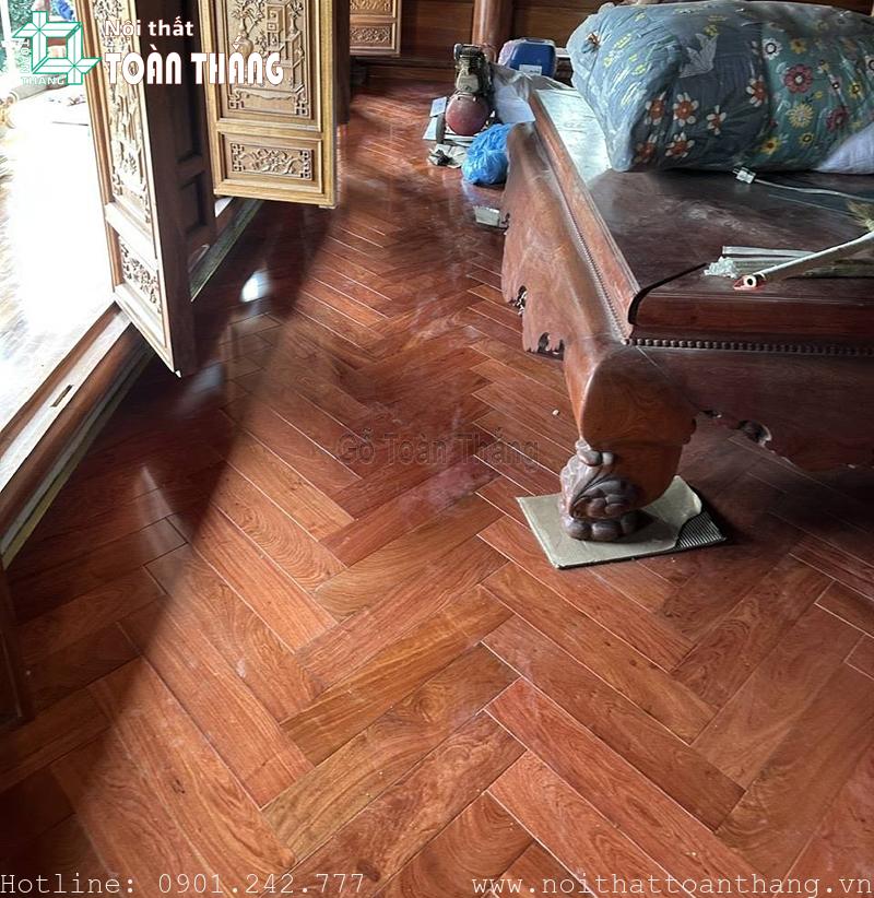 Ứng dụng sàn gỗ tự nhiên cho phòng thờ
