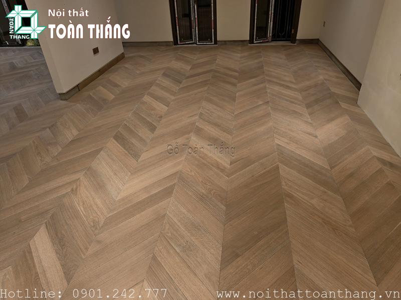 Sàn gỗ Sồi lắp xương cá có giá thành cao hơn lát thẳng