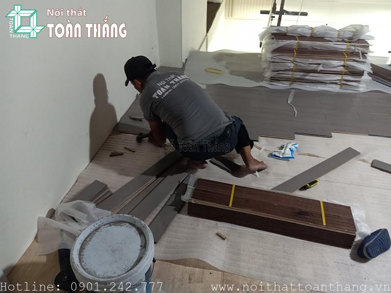 Về sàn gỗ tự nhiên thì Nội thất Toàn Thắng là một trong những cái tên nổi bật và được nhắc đến nhiều trên thị trường hiện nay