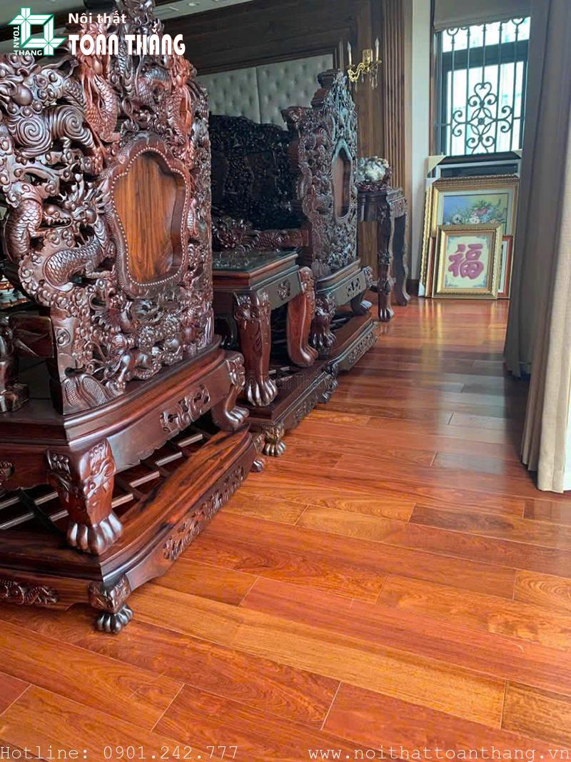 Sàn gỗ Hương tự nhiên có mùi thơm nhẹ đặc trưng