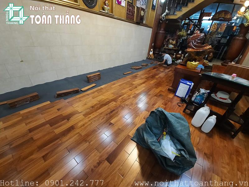 Lát Sàn gỗ Căm Xe theo hướng nhà