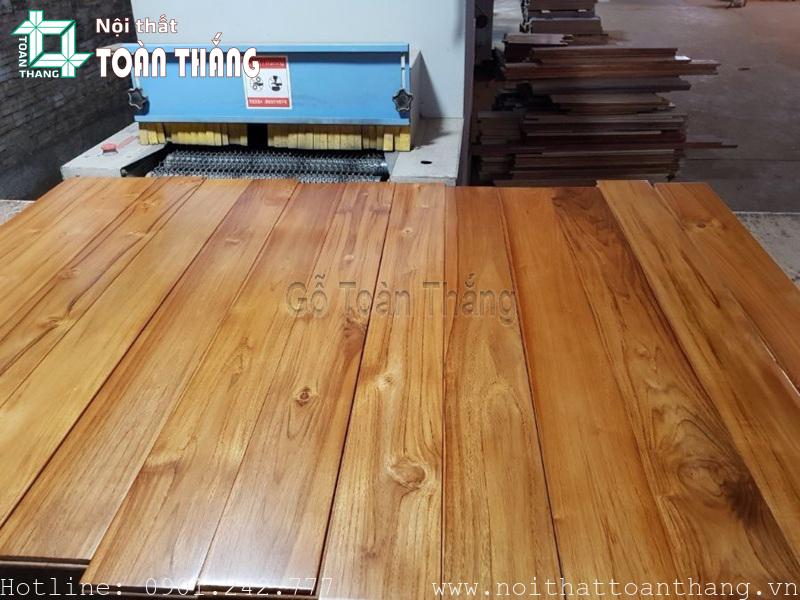 Sàn gỗ Teak Lào có kết cấu chắc chắn, chịu lực tốt và ít bị biến dạng trong quá trình sử dụng